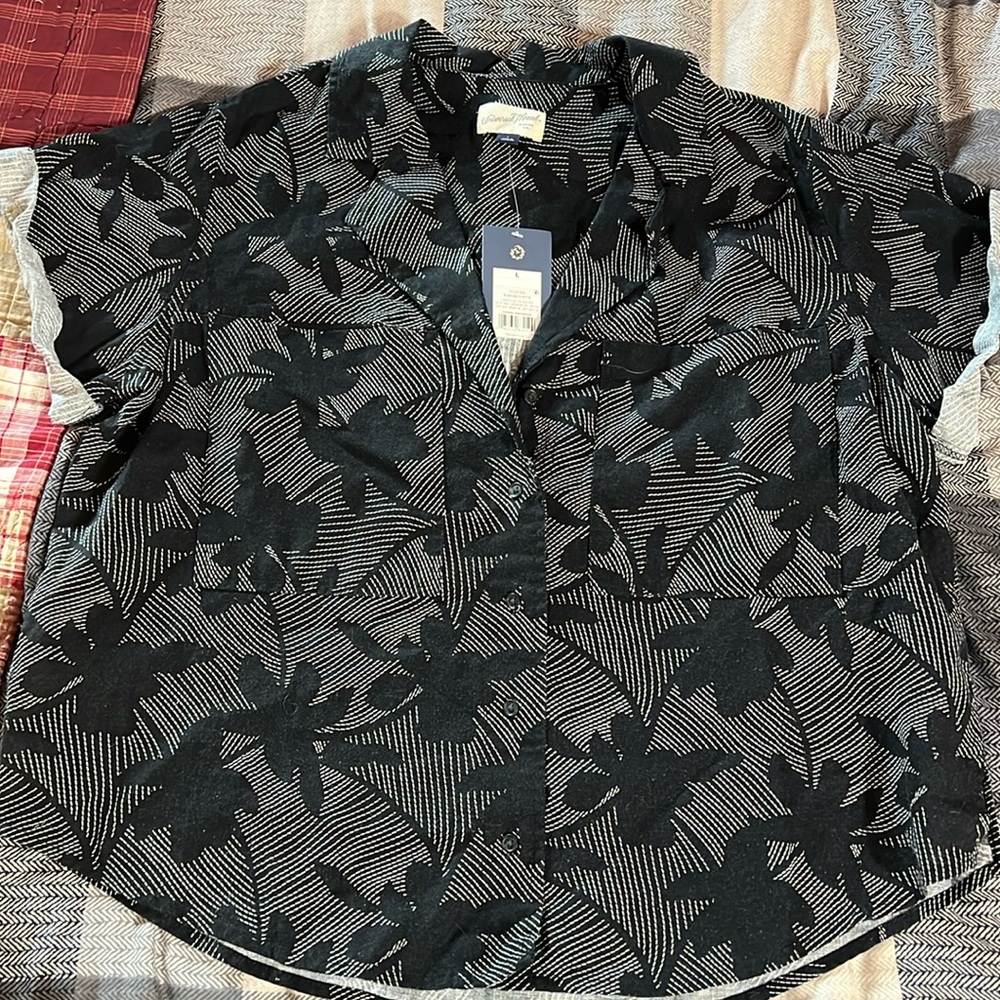 NWT Universal Threads Button Up